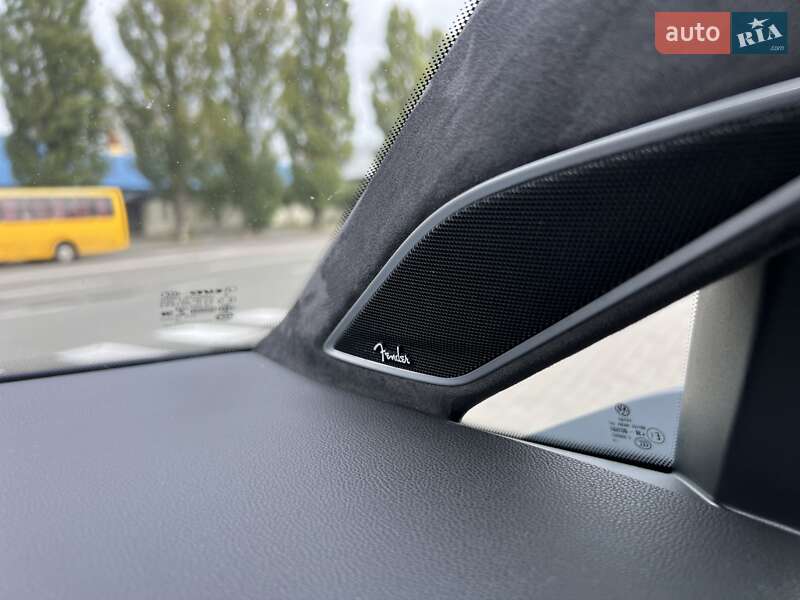 Хэтчбек Volkswagen Golf 2016 в Киеве
