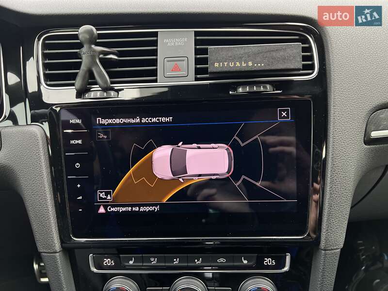 Хэтчбек Volkswagen Golf 2016 в Киеве