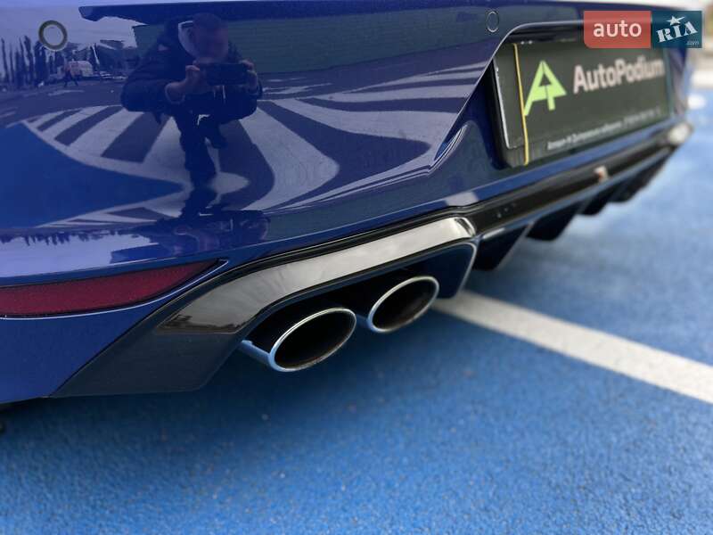 Хэтчбек Volkswagen Golf 2016 в Киеве