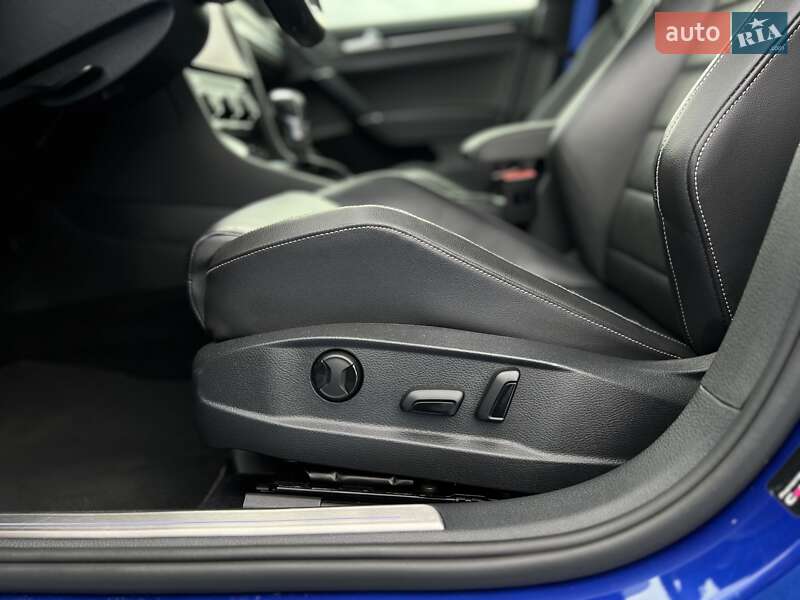 Хэтчбек Volkswagen Golf 2016 в Киеве