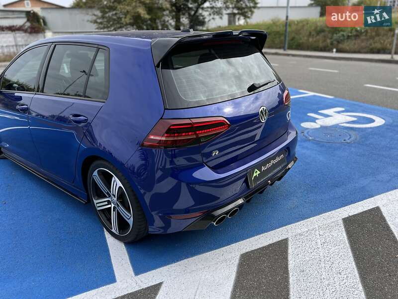 Хэтчбек Volkswagen Golf 2016 в Киеве