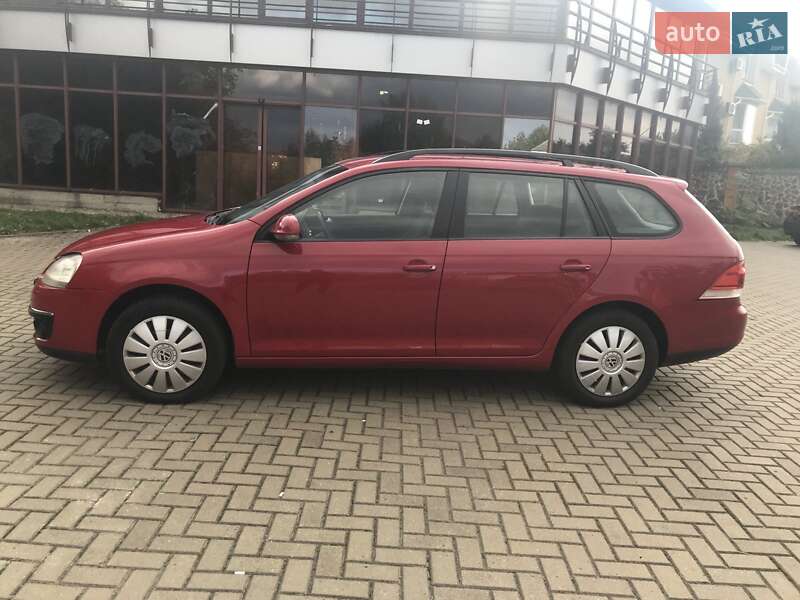 Універсал Volkswagen Golf 2009 в Рівному
