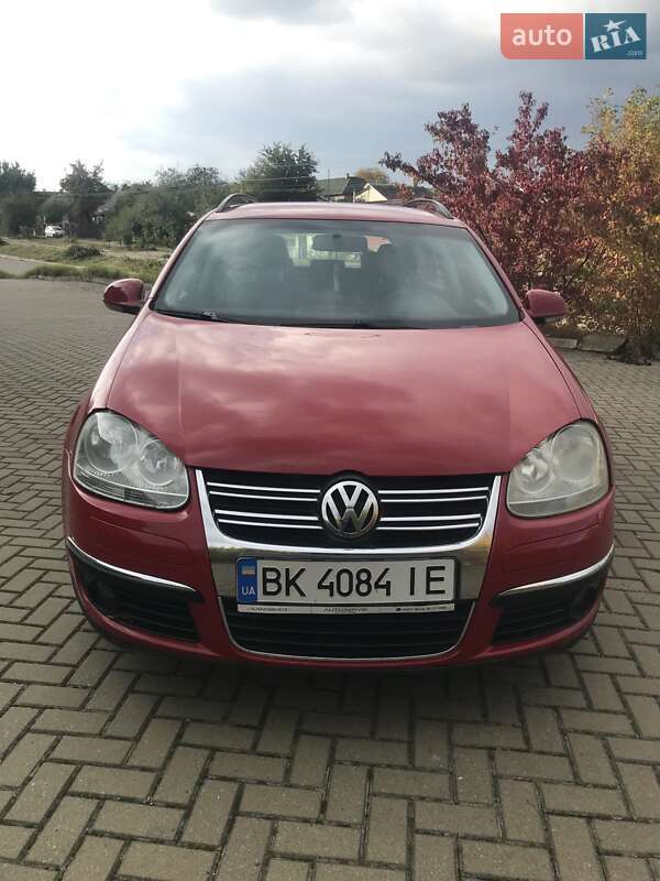 Універсал Volkswagen Golf 2009 в Рівному