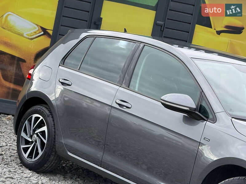 Хетчбек Volkswagen Golf 2018 в Стрию