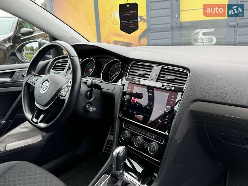 Хетчбек Volkswagen Golf 2018 в Стрию