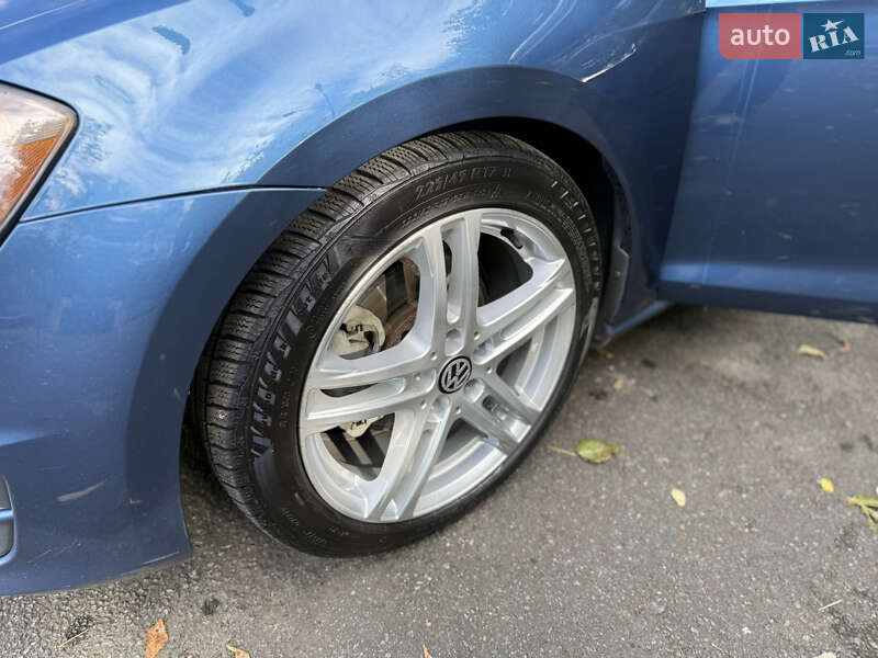 Универсал Volkswagen Golf 2015 в Киеве