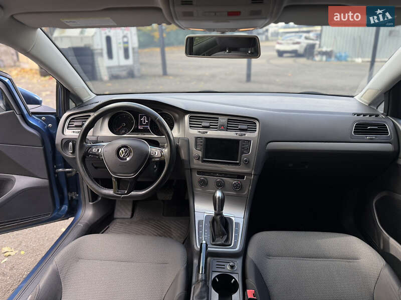 Универсал Volkswagen Golf 2015 в Киеве
