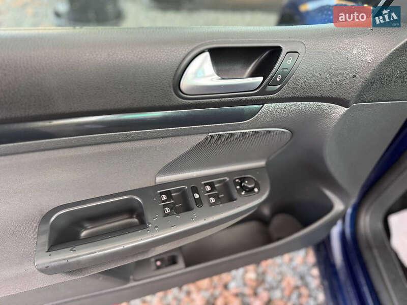 Хэтчбек Volkswagen Golf 2008 в Дрогобыче