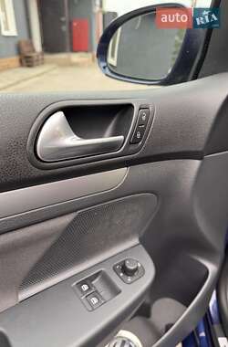 Хэтчбек Volkswagen Golf 2007 в 