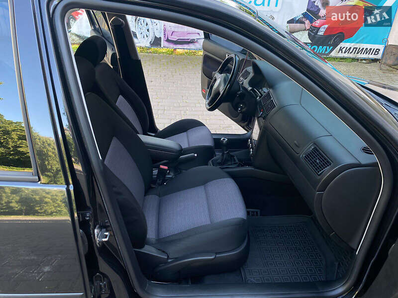 Хэтчбек Volkswagen Golf 2000 в Львове