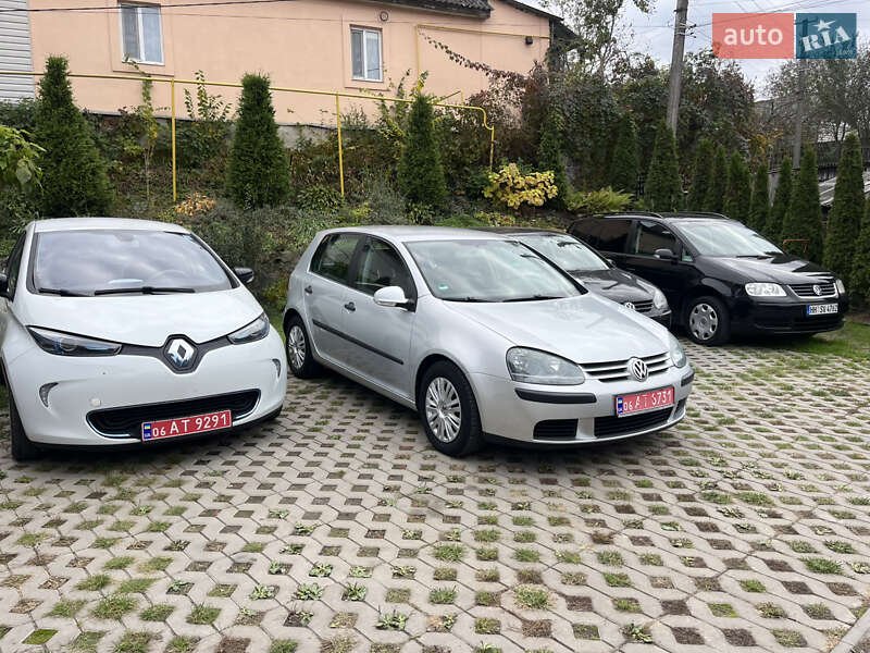 Хэтчбек Volkswagen Golf 2004 в Звягеле