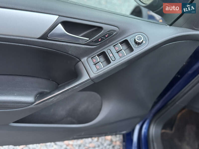 Хетчбек Volkswagen Golf 2010 в Дрогобичі