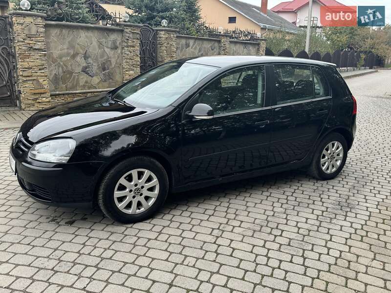 Хэтчбек Volkswagen Golf 2004 в Ивано-Франковске