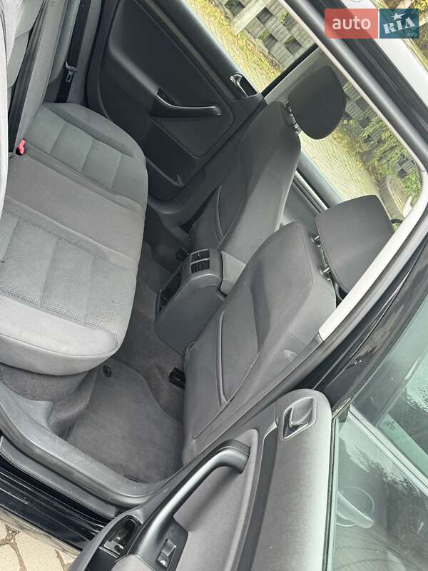 Хэтчбек Volkswagen Golf 2004 в Ивано-Франковске