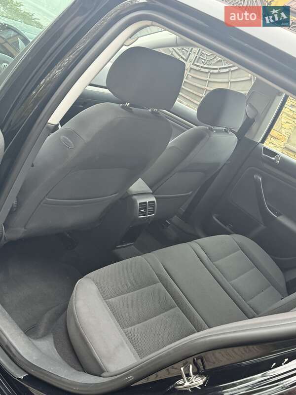 Хэтчбек Volkswagen Golf 2004 в Ивано-Франковске