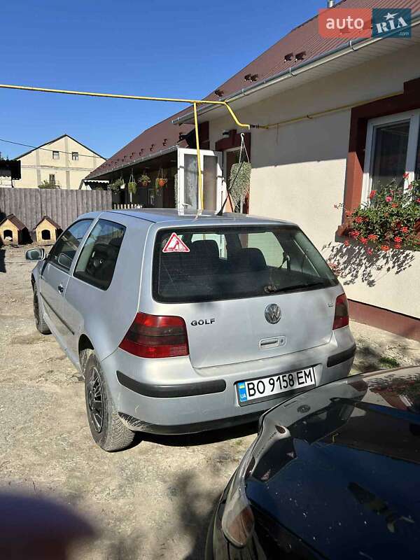 Хетчбек Volkswagen Golf 2000 в Чорткові