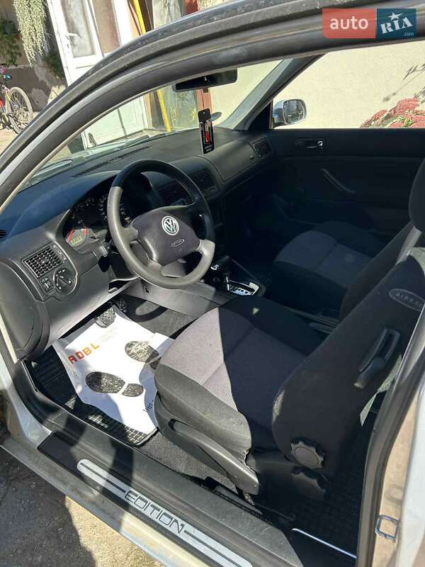 Хетчбек Volkswagen Golf 2000 в Чорткові