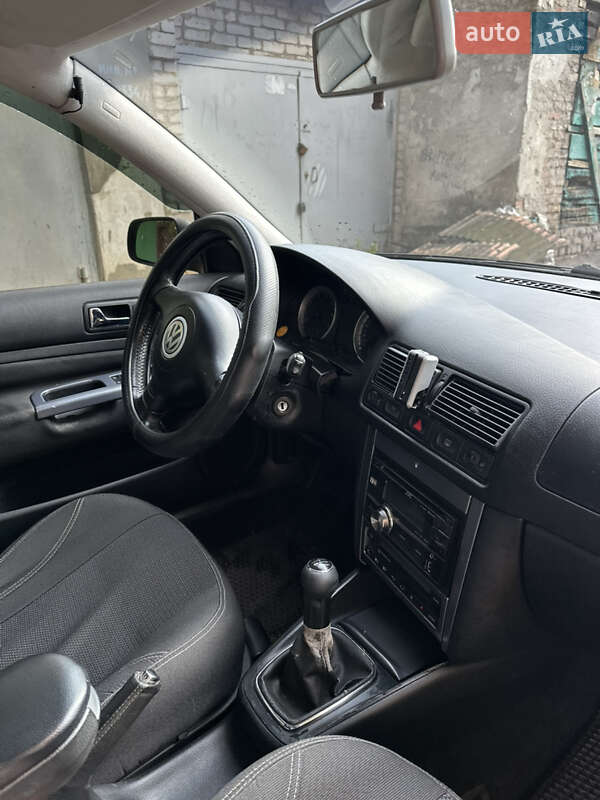 Універсал Volkswagen Golf 2003 в Миколаєві