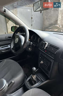 Универсал Volkswagen Golf 2003 в  фото 12 Универсал Volkswagen Golf 2003 в