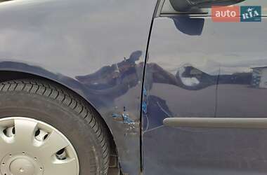 Хэтчбек Volkswagen Golf 2005 в 
