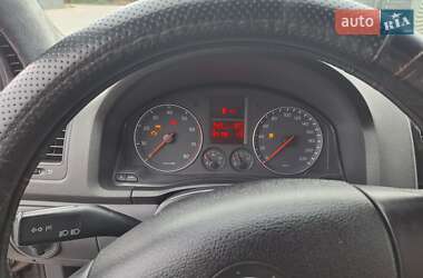 Хэтчбек Volkswagen Golf 2005 в 