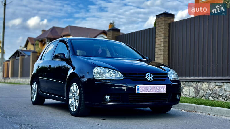 Хэтчбек Volkswagen Golf 2005 в Полтаве