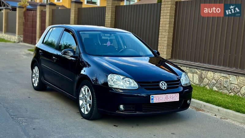 Хэтчбек Volkswagen Golf 2005 в Полтаве