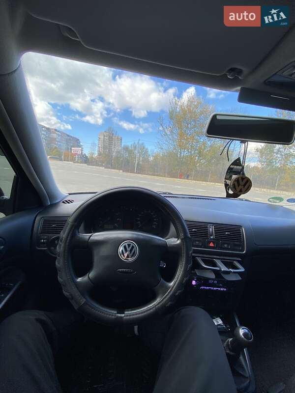 Хетчбек Volkswagen Golf 2000 в Сумах