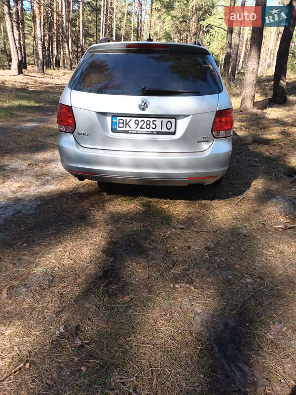 Универсал Volkswagen Golf 2011 в Сарнах