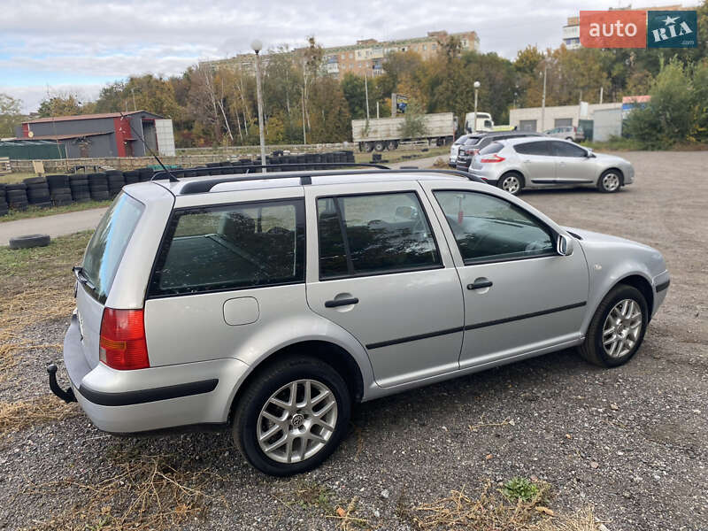 Volkswagen Golf 2000
