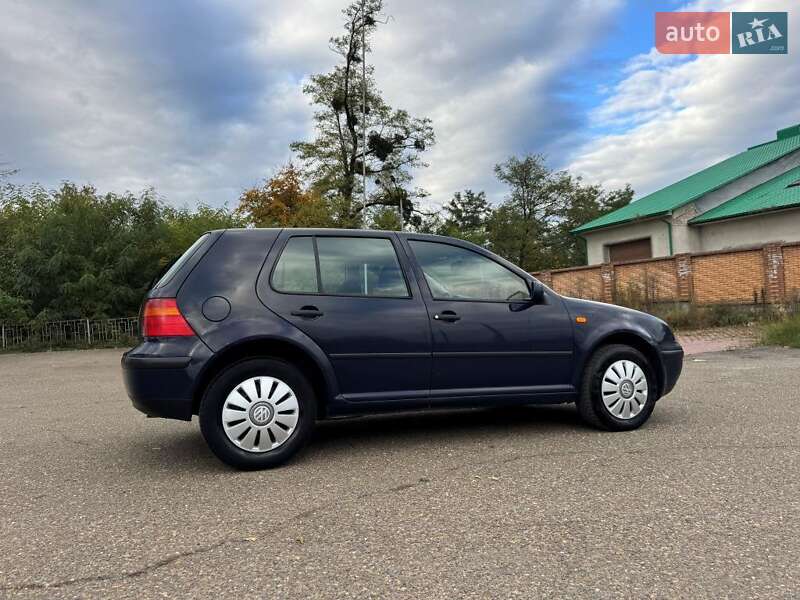 Хетчбек Volkswagen Golf 1998 в Чернівцях
