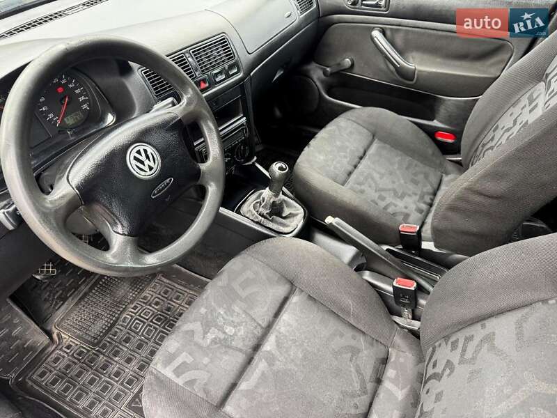 Хетчбек Volkswagen Golf 1998 в Чернівцях