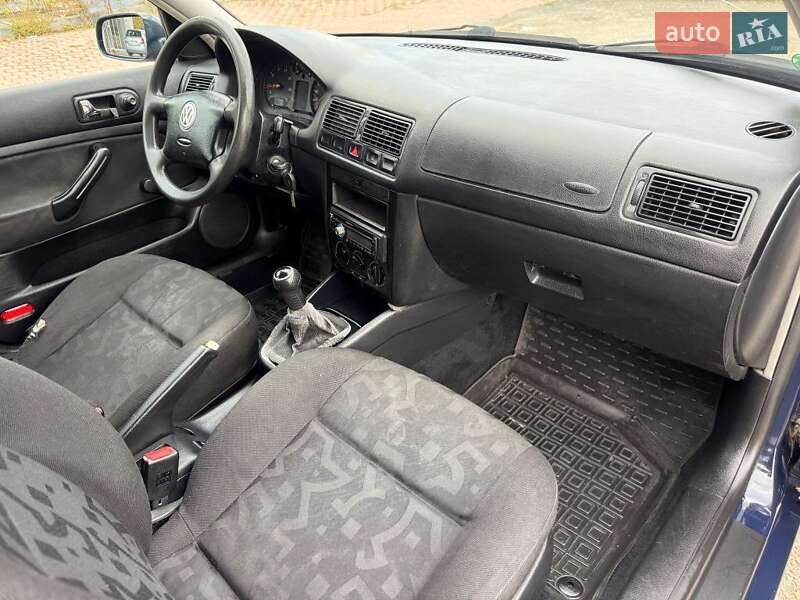 Хетчбек Volkswagen Golf 1998 в Чернівцях
