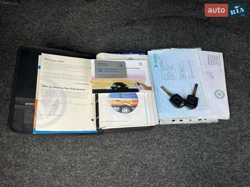 Хетчбек Volkswagen Golf 1998 в Чернівцях