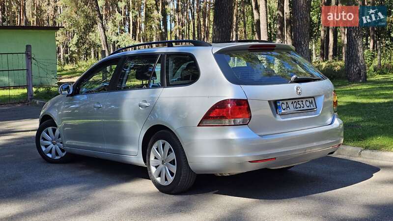 Универсал Volkswagen Golf 2011 в Чернигове