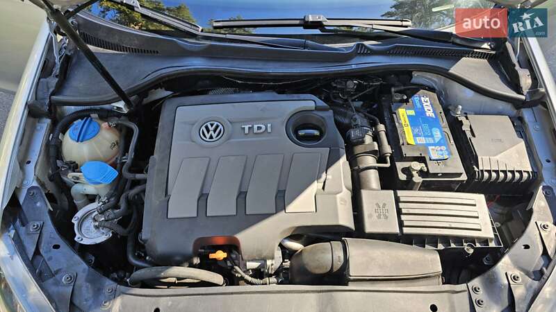 Универсал Volkswagen Golf 2011 в Чернигове