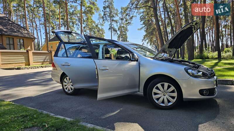Универсал Volkswagen Golf 2011 в Чернигове