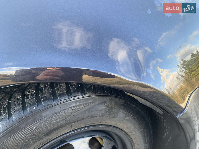 Хетчбек Volkswagen Golf 2001 в Львові