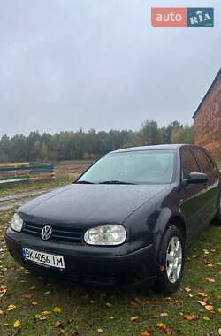 Хетчбек Volkswagen Golf 1999 в Дубровиці