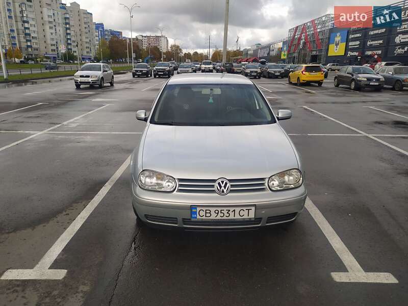 Хэтчбек Volkswagen Golf 2003 в Чернигове