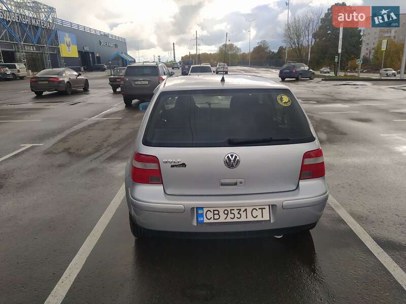 Хэтчбек Volkswagen Golf 2003 в Чернигове