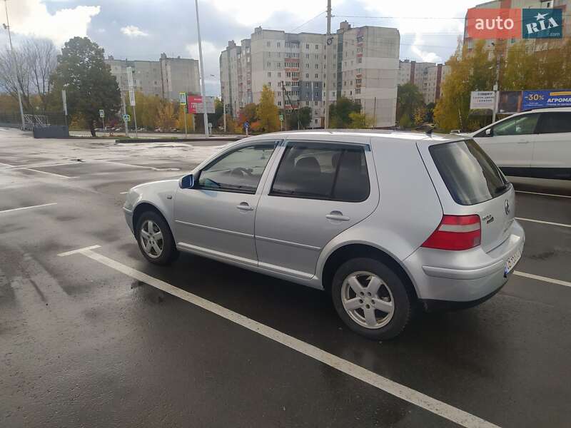 Хэтчбек Volkswagen Golf 2003 в Чернигове