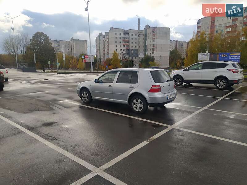Хэтчбек Volkswagen Golf 2003 в Чернигове