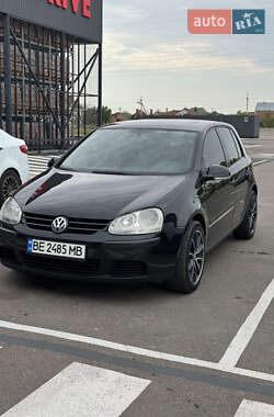 Хэтчбек Volkswagen Golf 2004 в Николаеве