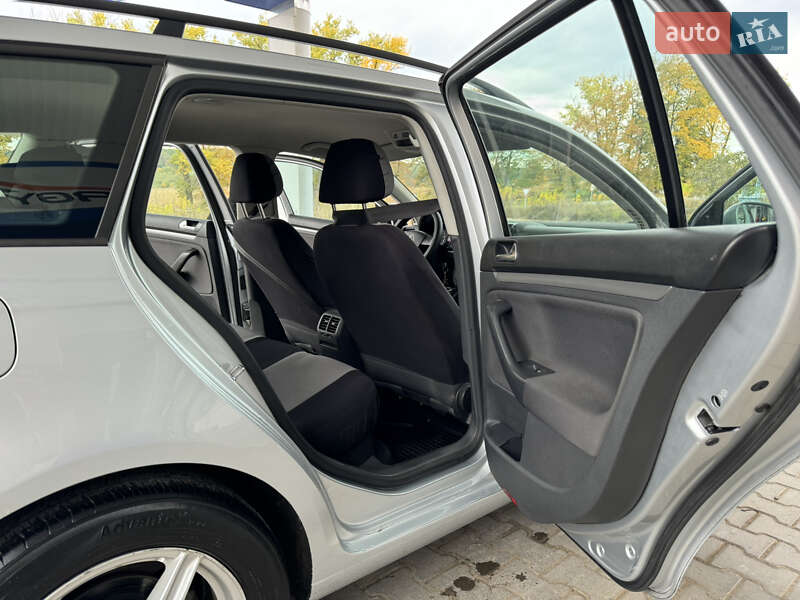 Универсал Volkswagen Golf 2009 в Сокирянах