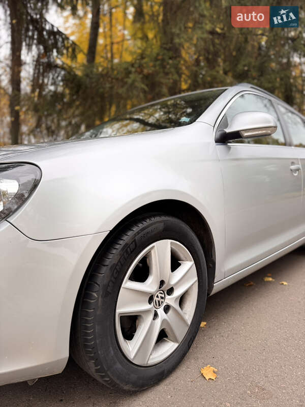 Универсал Volkswagen Golf 2009 в Сумах