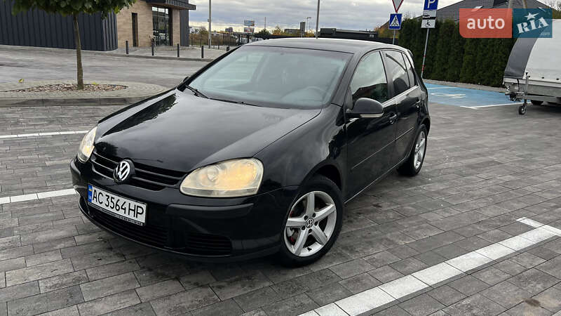 Хетчбек Volkswagen Golf 2004 в Луцьку