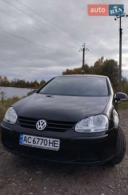 Хэтчбек Volkswagen Golf 2005 в Камне-Каширском
