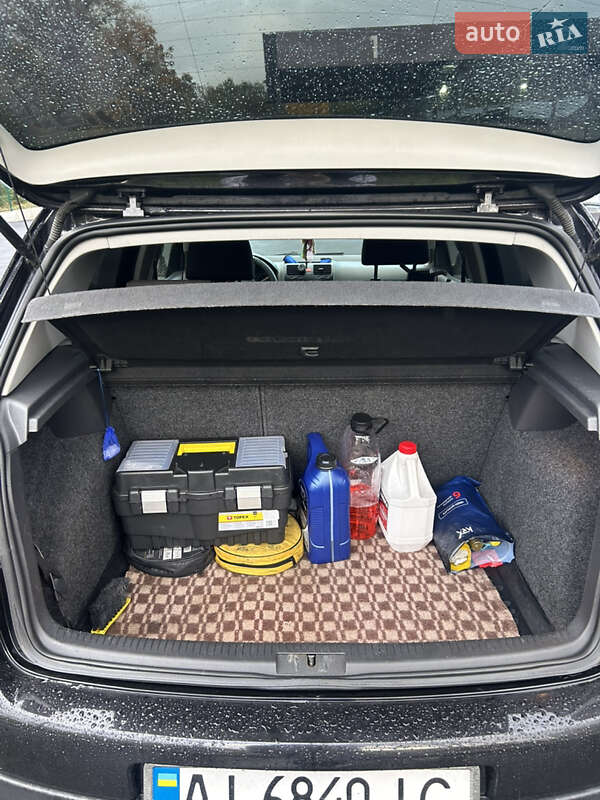 Хэтчбек Volkswagen Golf 2004 в Киеве