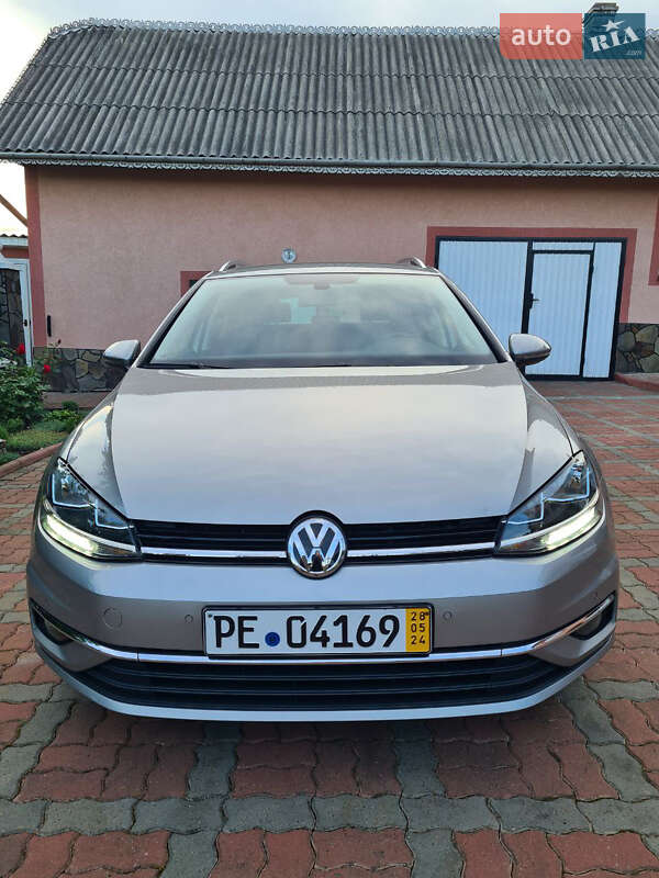 Универсал Volkswagen Golf 2017 в Черновцах